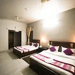 Oyo 38042 The Residency Inn