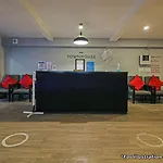 Townhouse Oak Paras Inn