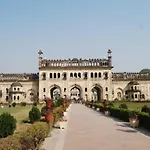 Goroomgo Kanha Inn Lucknow