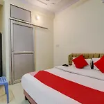 Hotel O Moon Palace Near Sahara Ganj Mall