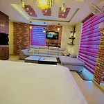 Dolphin Inn & Suites Manhattan