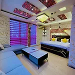 Dolphin Inn & Suites Manhattan