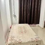 Spacious Apartment Near Airport