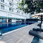 Crossandras Inn Lucknow