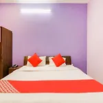 Hotel O Trimurti Palace Near Gomti Riverfront Park