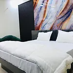 Monarch Inn