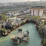 Riverfront Penthouse Studio With Spacious Terrace