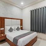 Townhouse Majestic Hotel Near Phoenix Palassio
