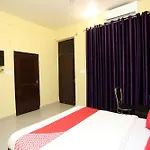 Hotel O Greenview Near Munshi Pulia Metro Station