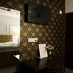 The First Floor I Top Rated Boutique Homestay I Near Lekhraj Metro Lucknow