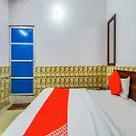 Hotel O Dolphin