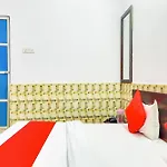 Hotel O Dolphin