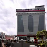 Townhouse Function Inn Near Chaudhary Charan Singh International Airport