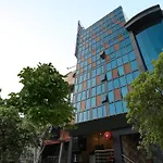 Collection O Insight Inn Near Gomti Riverfront Park