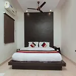 Oyo 1358 Hotel Crossroad
