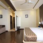 Oyo 2136 Hotel The Continental