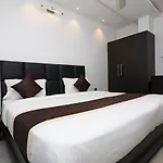 Oyo 23009 Hotel Maxx