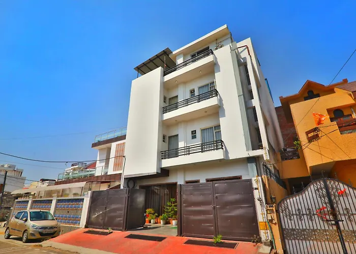 Hotel Aarya