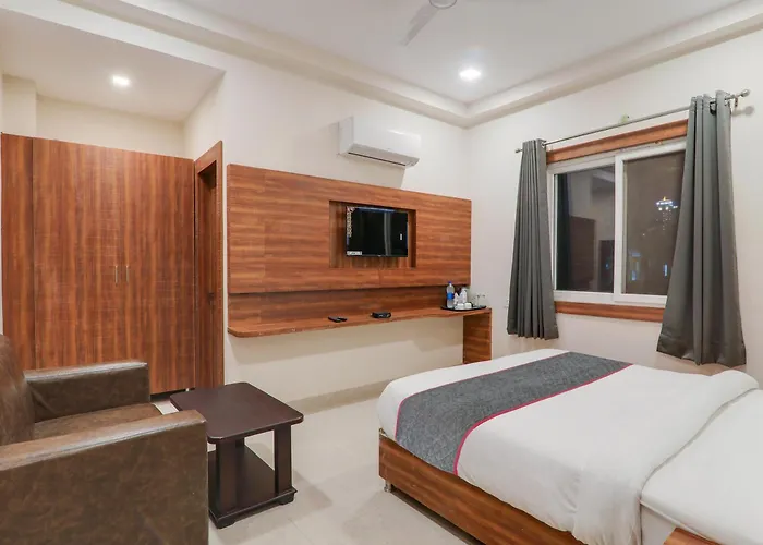 Townhouse Majestic Hotel Near Phoenix Palassio