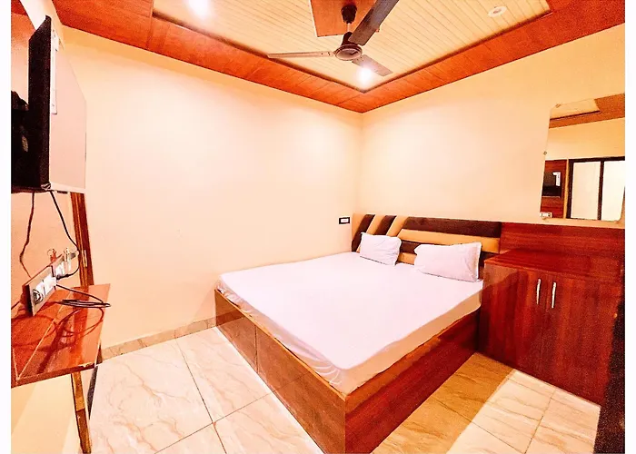 Hotel Premium S S- Inn Near Chaudhary Charan Singh International Airport - A Premium Hotel