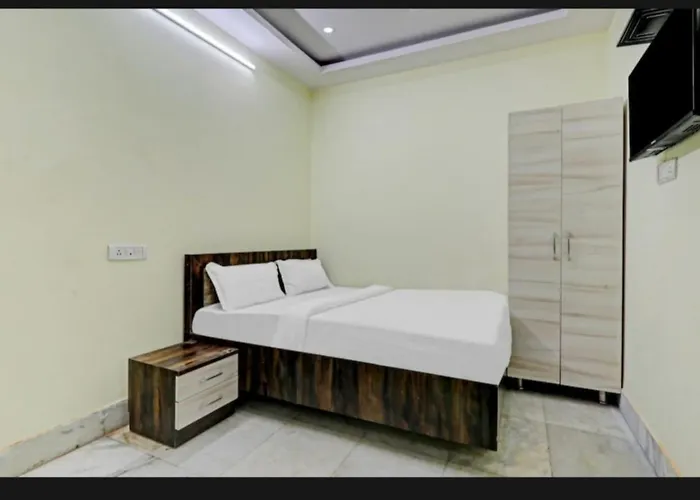 Hotel Premium Sna Inn Near Metro Sation Charbagh - Free Wifi Facilities - Fully Air Conditioning Room - Room Service And Excellent Customer Service Awarded - Book Now