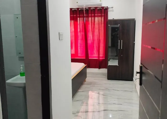 Budget Ac Room Near Iim College
