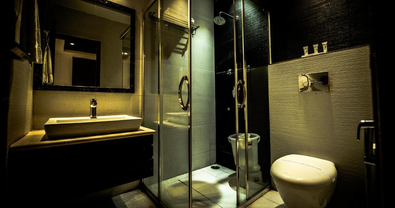 Hotel Crossroad Lucknow