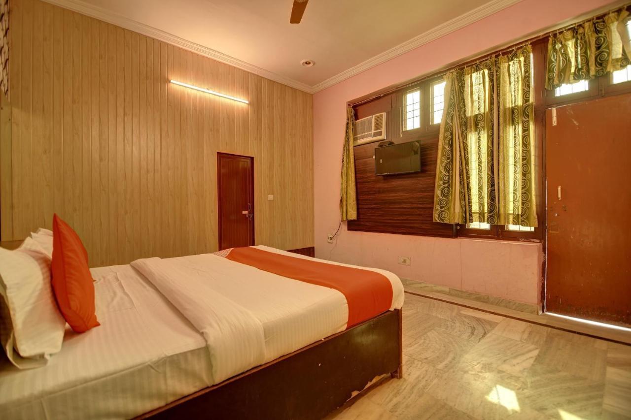 Oyo 19533 D Nest 3* Lucknow