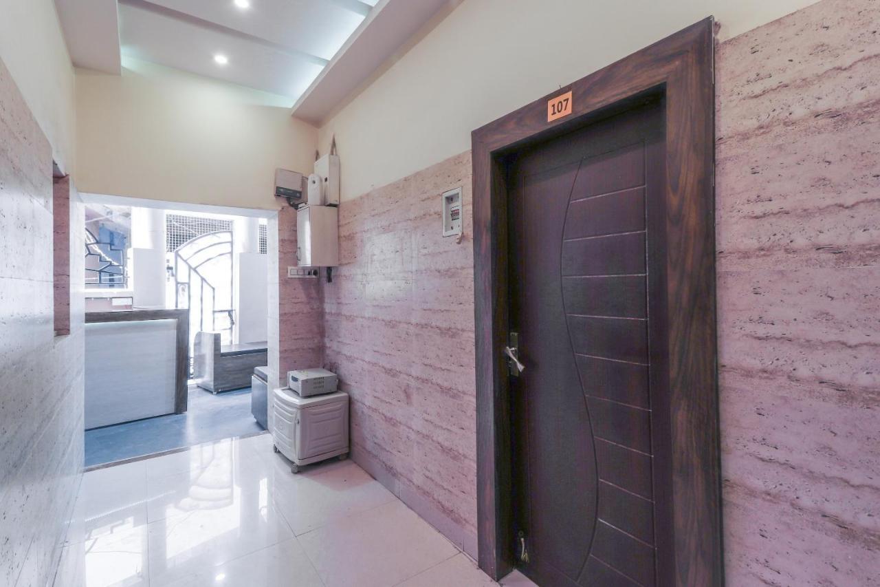 Hotel Oyo 49718 Basant Lucknow