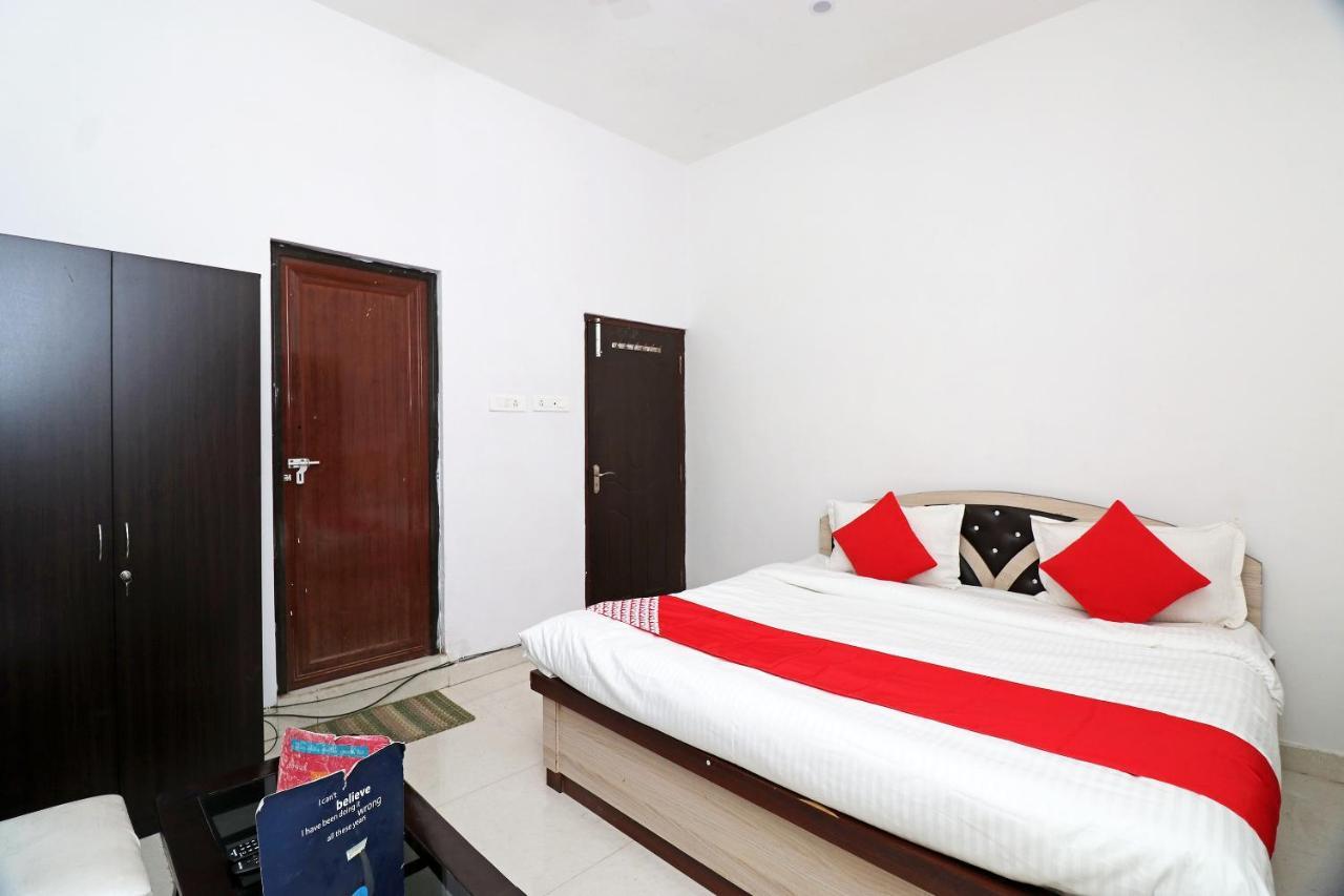 Hotel Oyo 24572 Express Inn Lucknow