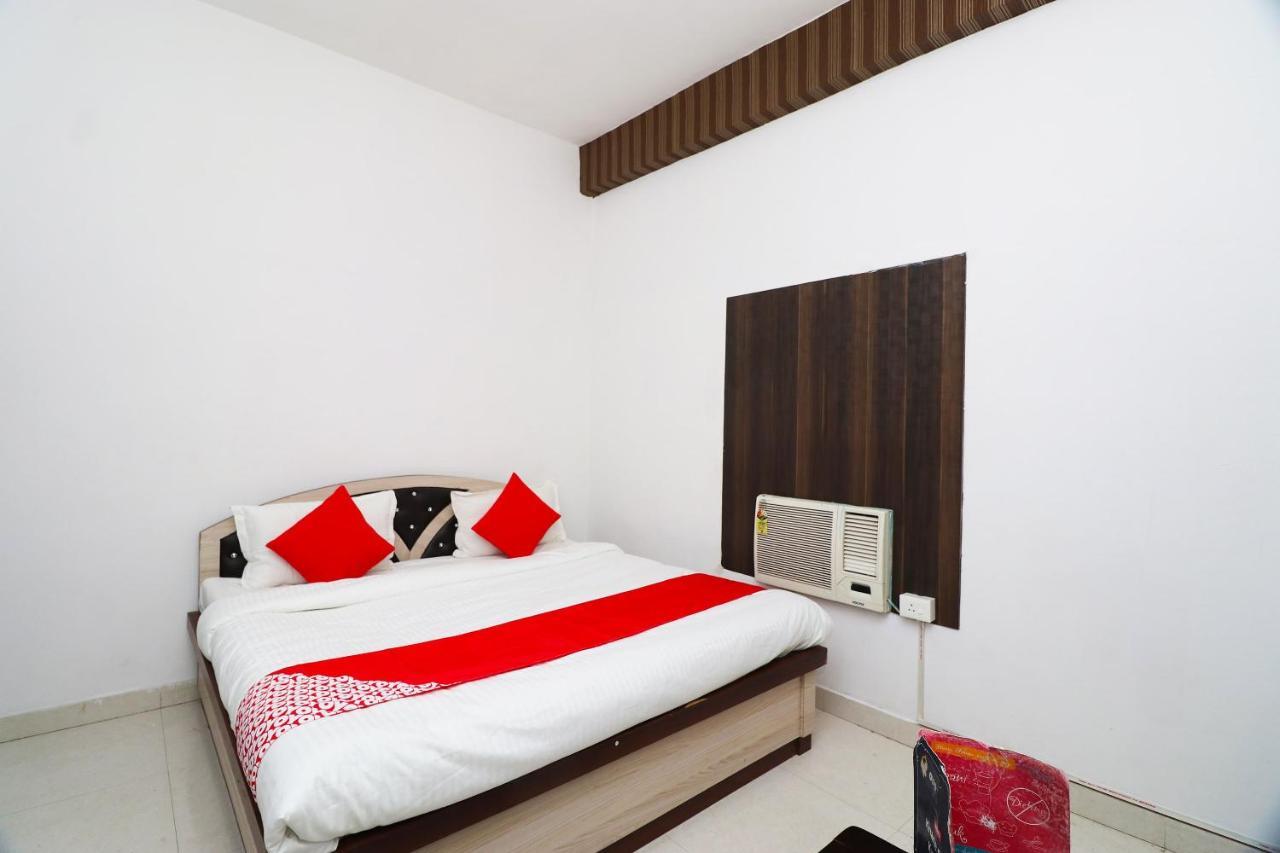 Oyo 24572 Express Inn Hotel 3*