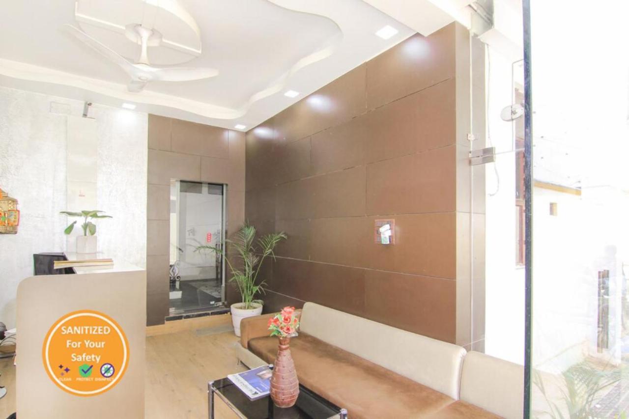 Hotel Goroomgo Rajput Charbagh