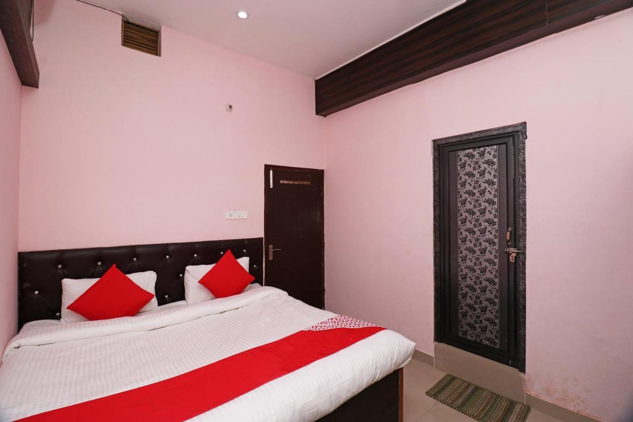 Oyo 24572 Express Inn