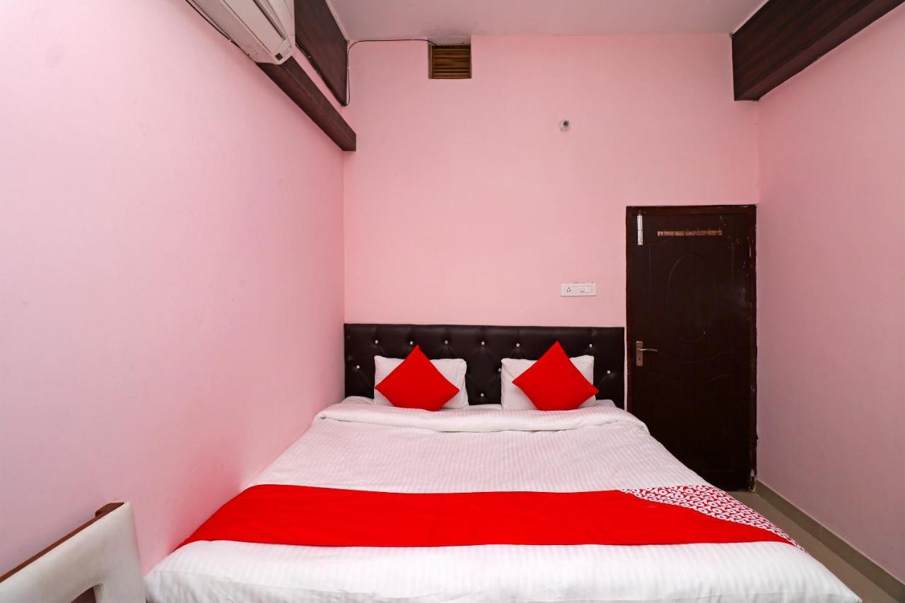 Oyo 24572 Express Inn 3*