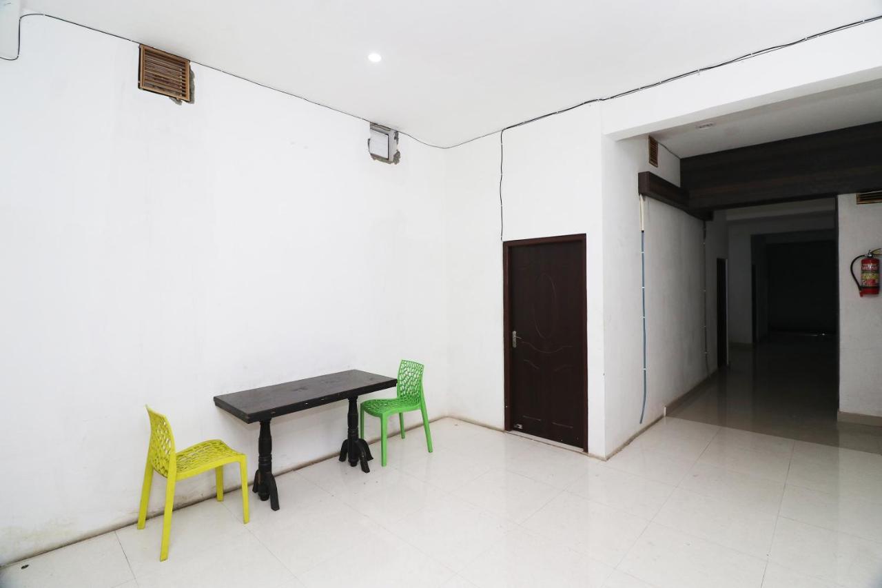 Hotel Oyo 24572 Express Inn 3*