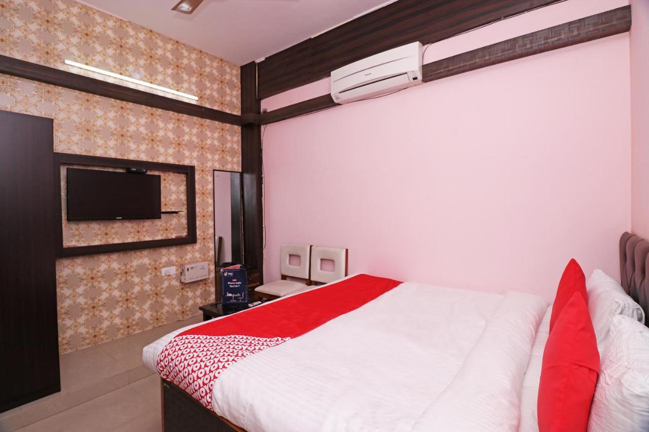 Oyo 24572 Express Inn Hotel