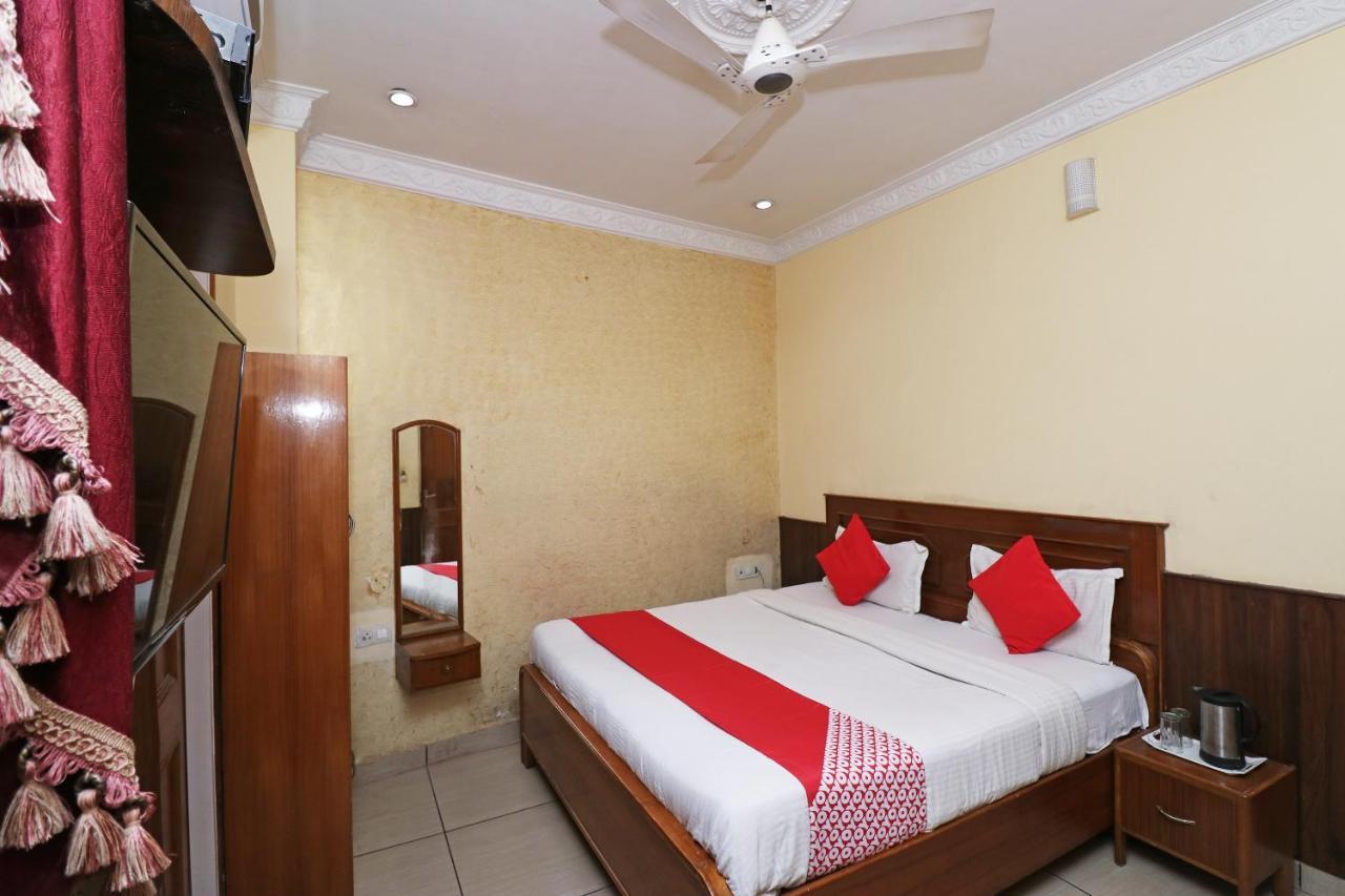 Collection O 30858 Sp Hotel 3*