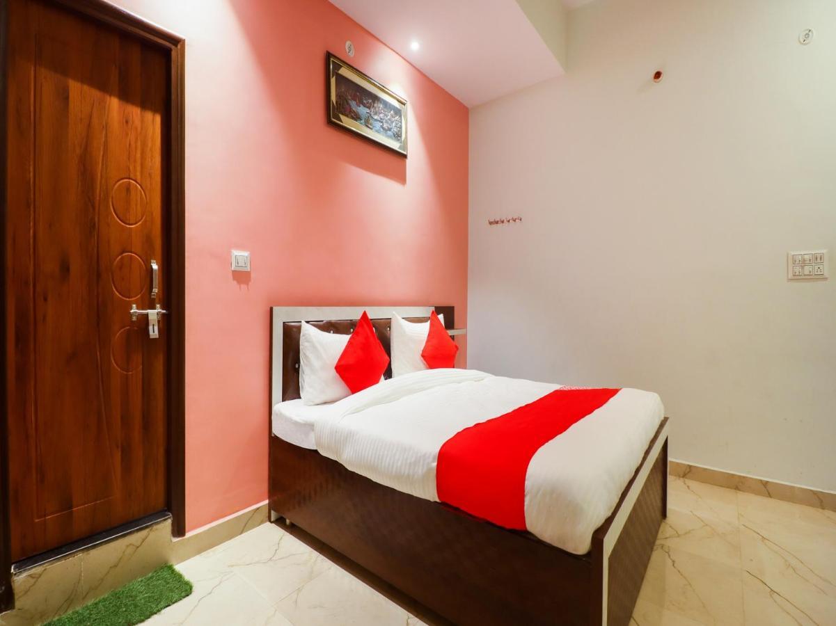 Hotel Oyo Lck1233 Rivaaj Palace 3*