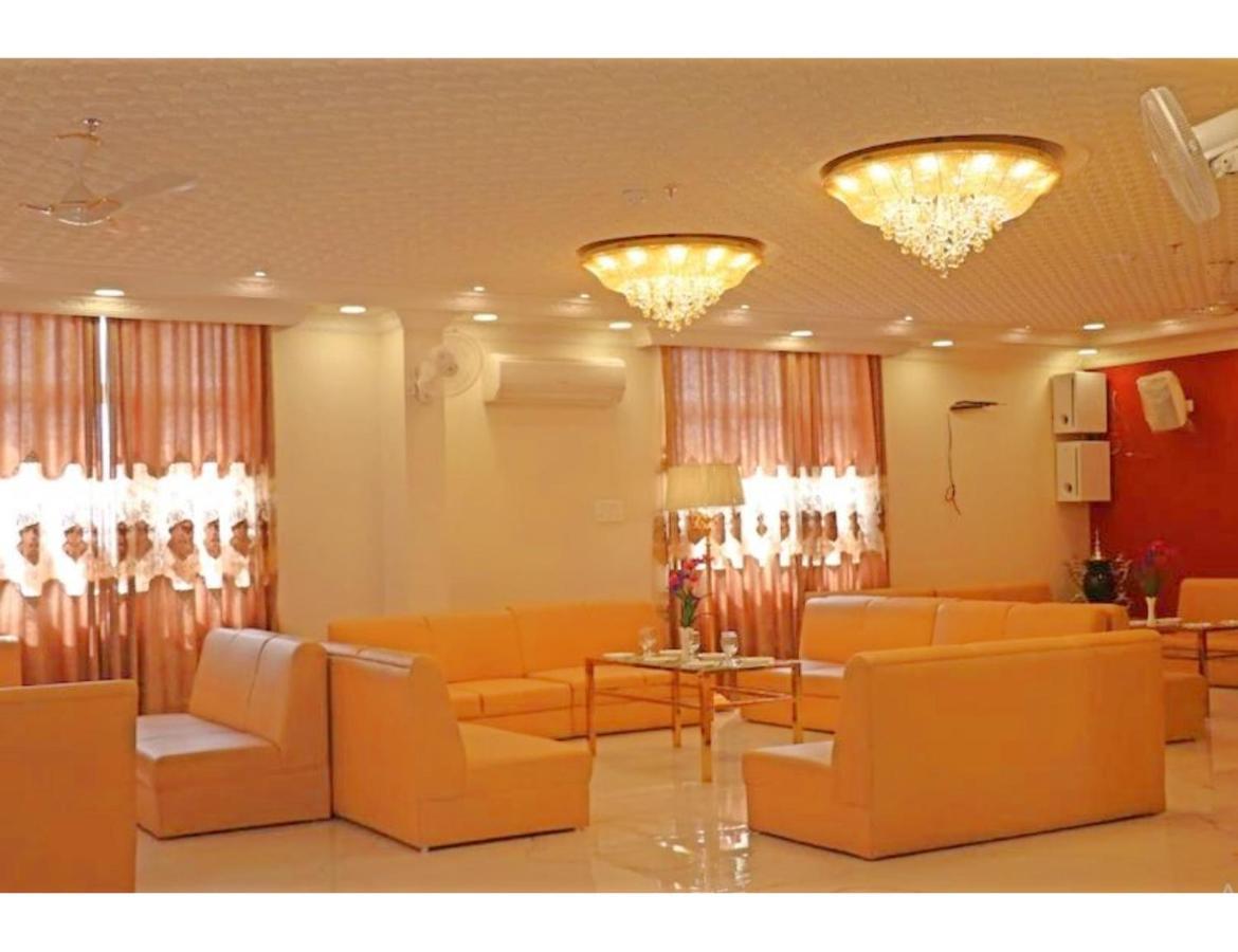 Galaxy Grand, Homestay