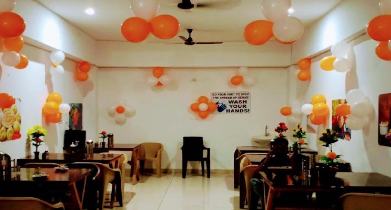 A R & Restaurant By Wb *