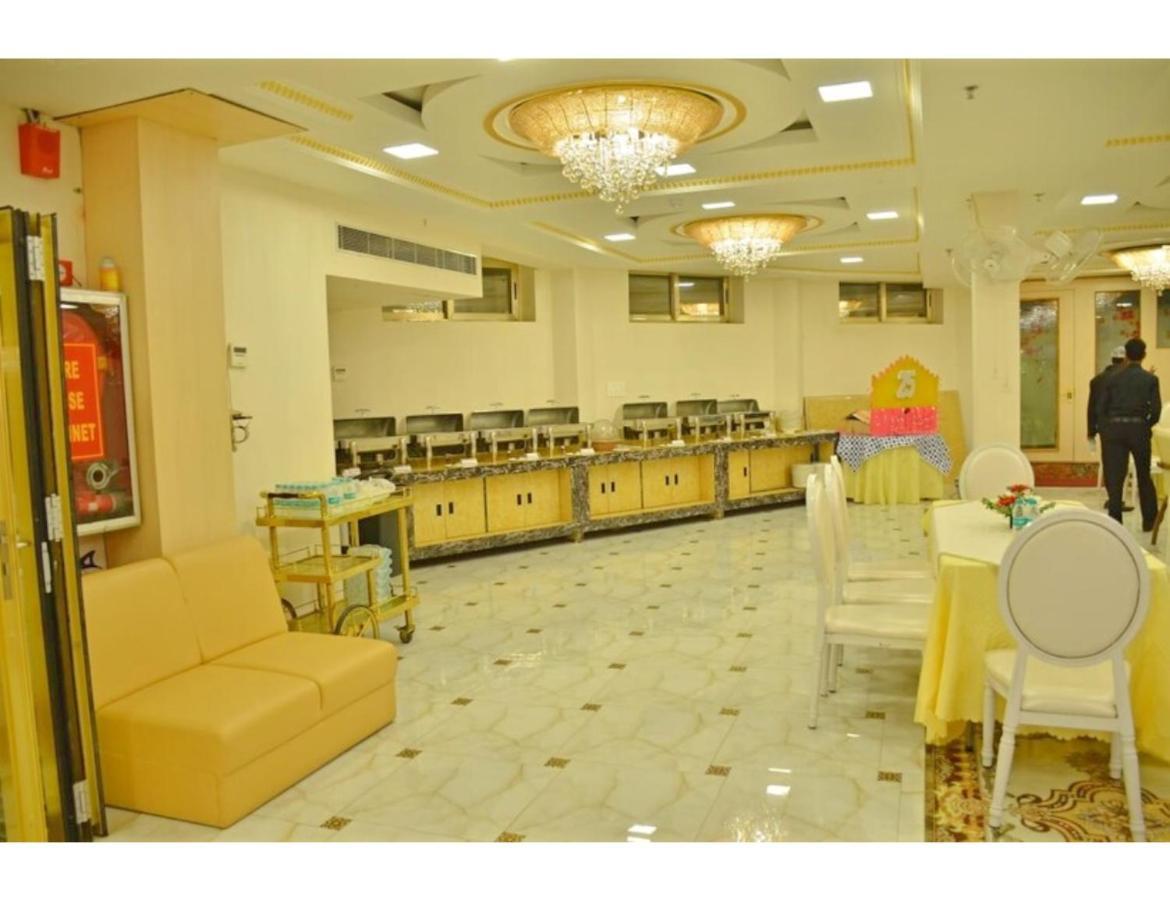 Galaxy Grand, * Lucknow