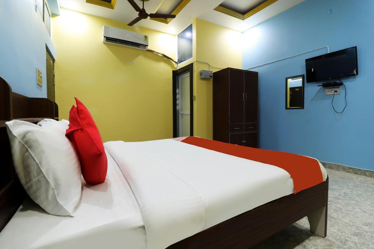 Flagship Fanatic And Banquet Near Chaudhary Charan Singh International Airport Hotel 3*