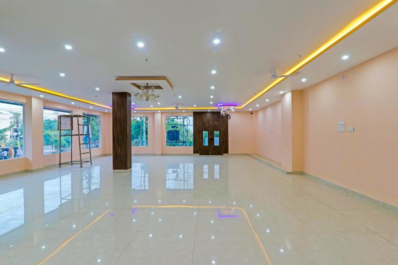 Collection O Mvd Gomti Nagar 3*