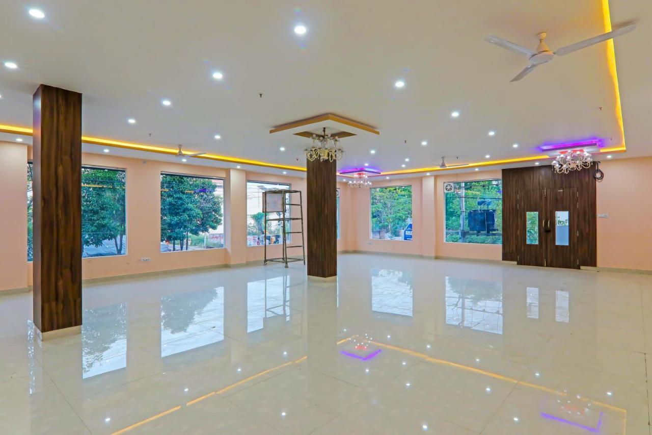 Collection O Mvd Gomti Nagar 3*