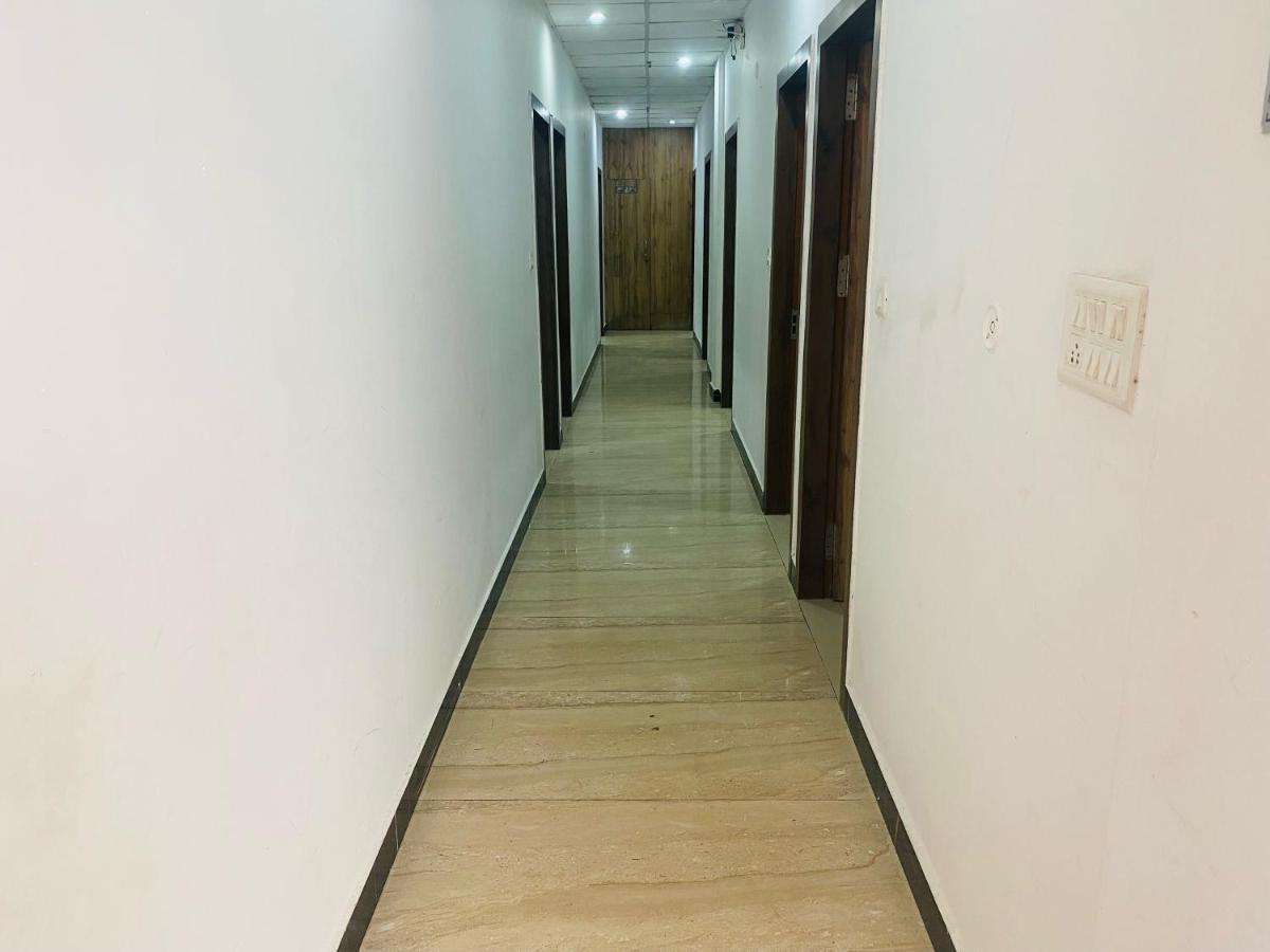 Hotel Vrindavan 3*