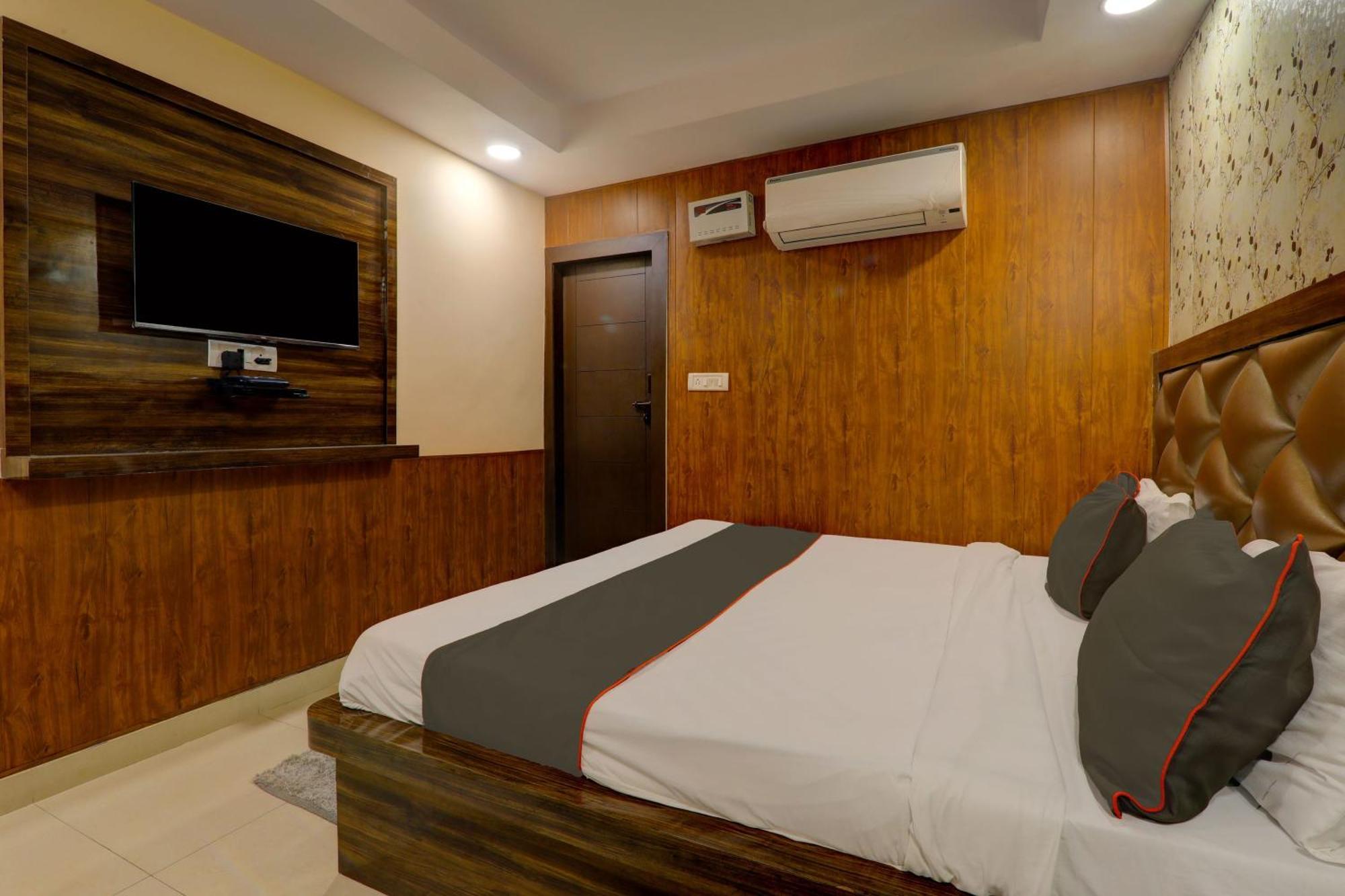 Hotel Super Oyo Flagship Crystal