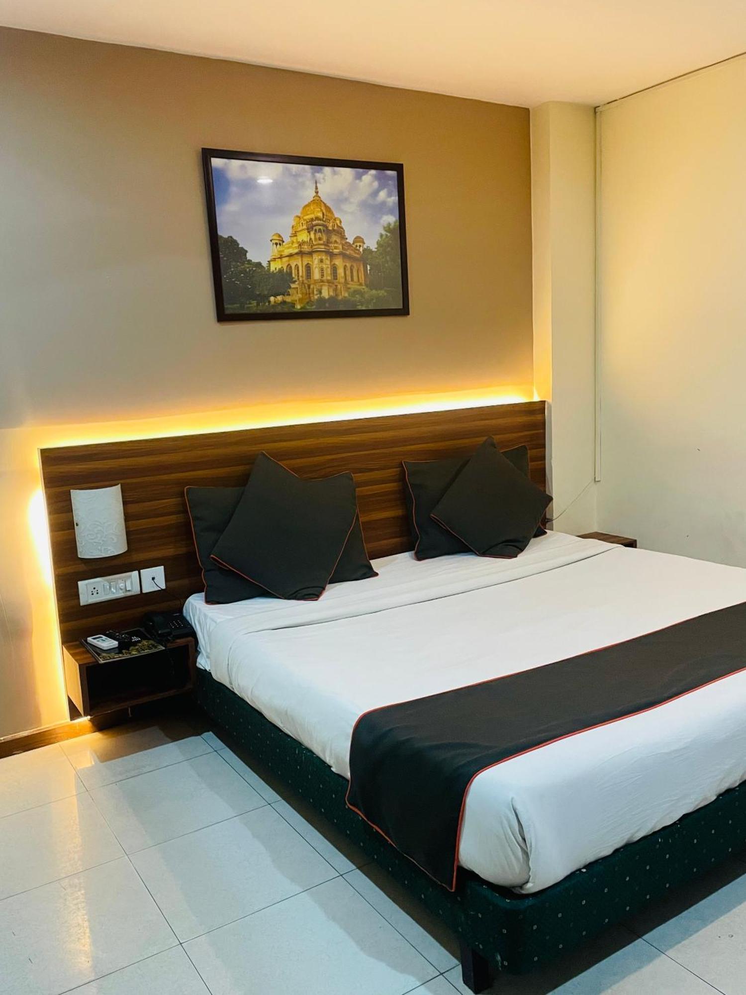 Hotel The Royal Presidency Lucknow