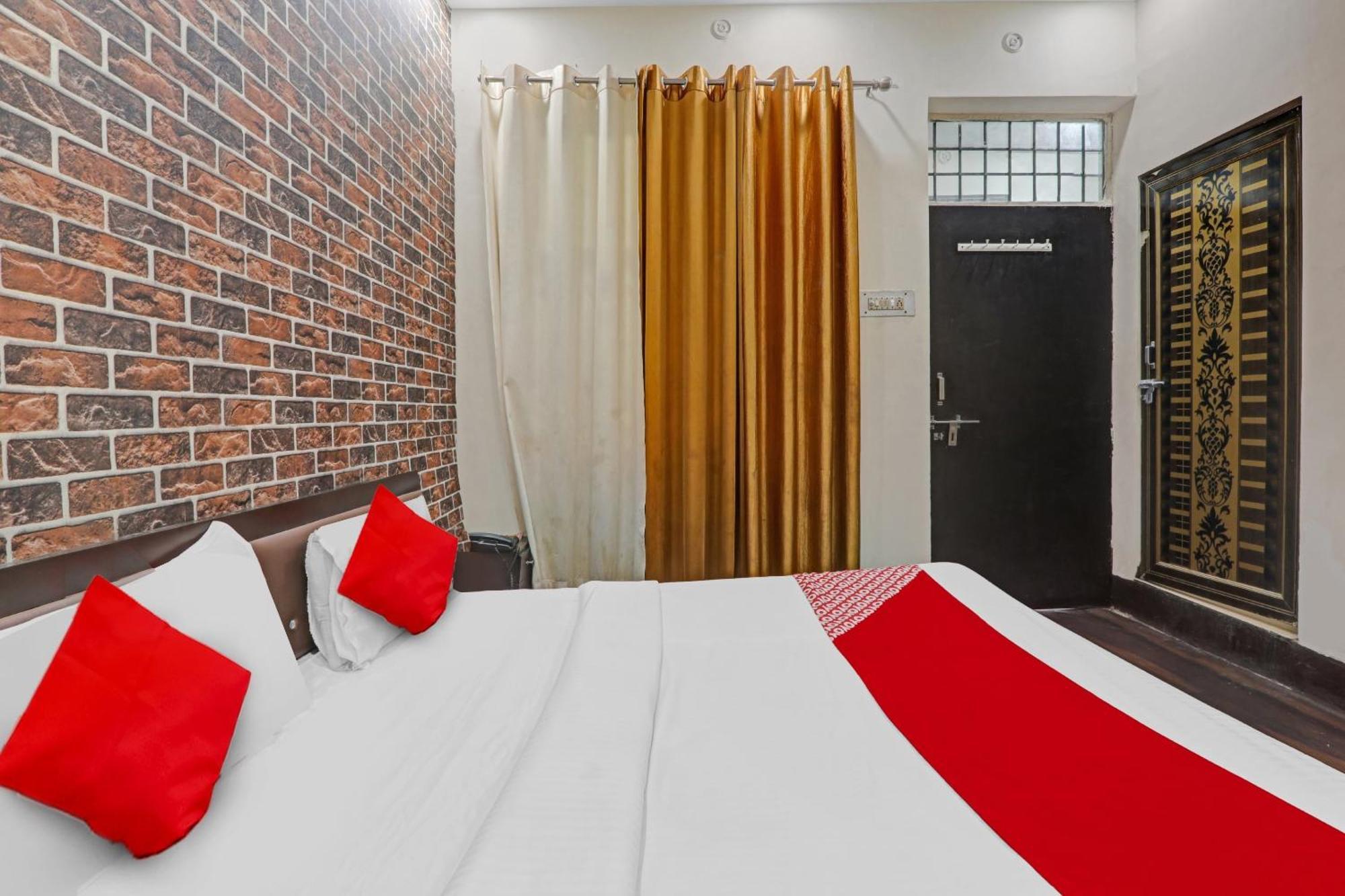 O New Pacifica Grand Near Phoenix United 4* Lucknow