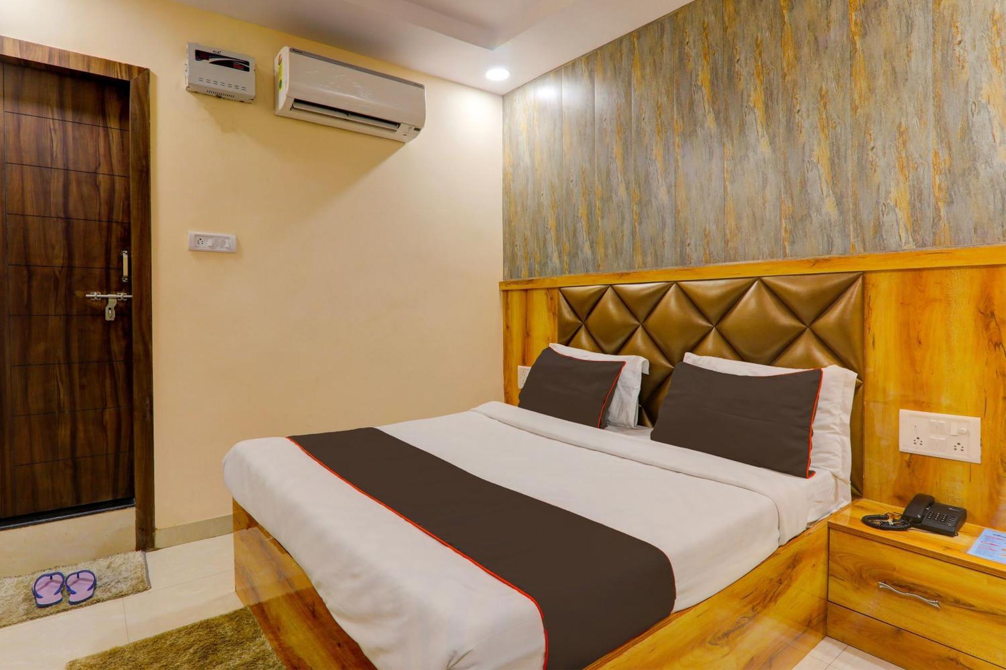 Hotel Super Oyo Flagship Crystal 3*
