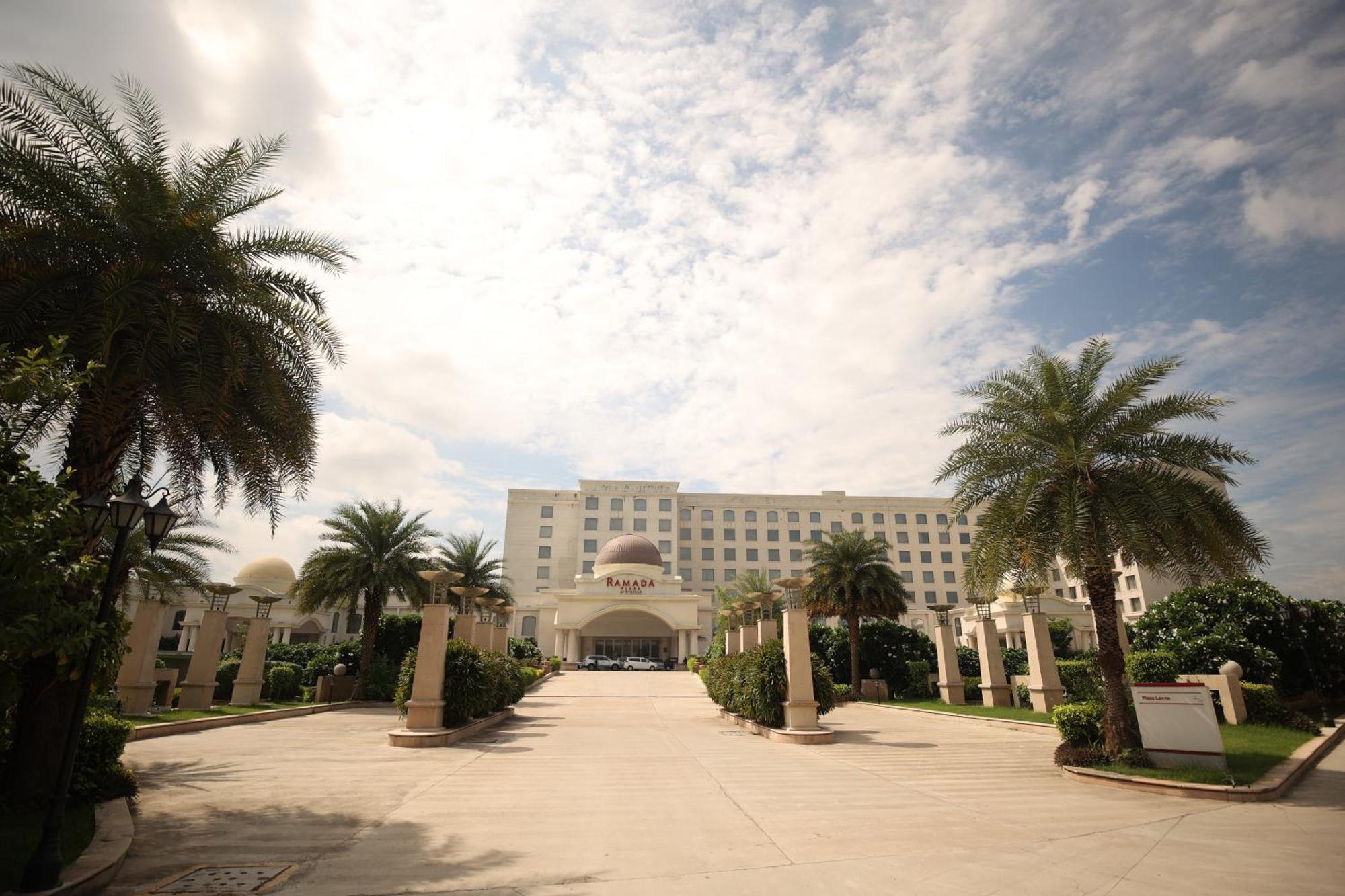 Hotel Ramada Plaza By Wyndham 5*